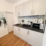 R4 Newly Renovated Luxury Studio In Harborne Lane By Queen Elizabeth Hospital