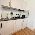 R4 Newly Renovated Luxury Studio In Harborne Lane By Queen Elizabeth Hospital