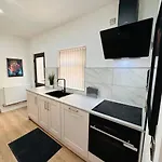 R4 Newly Renovated Luxury Studio In Harborne Lane By Queen Elizabeth Hospital