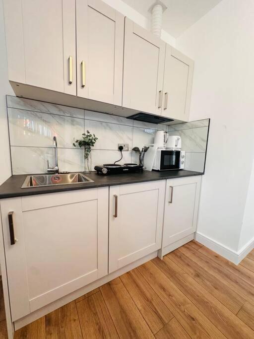 Apartment R4 Newly Renovated Luxury Studio In Harborne Lane By Queen Elizabeth Hospital *