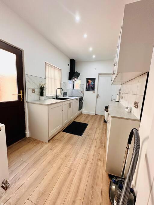 R4 Newly Renovated Luxury Studio In Harborne Lane By Queen Elizabeth Hospital Birmingham