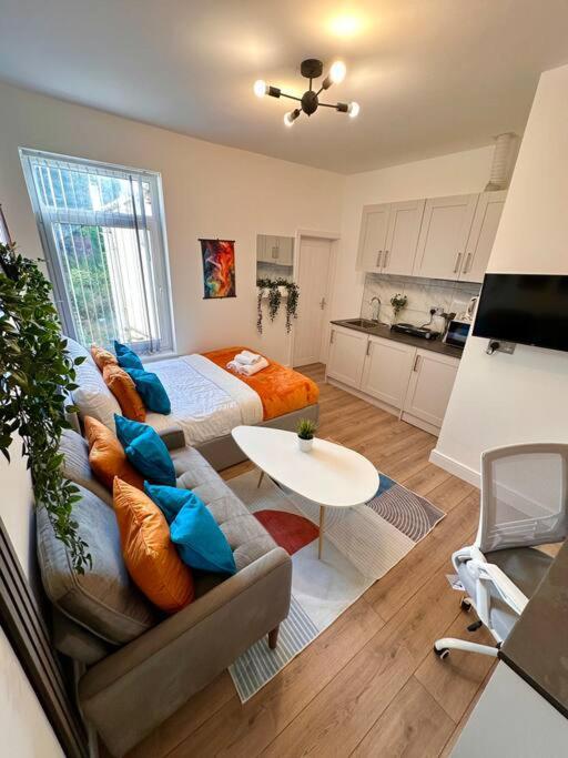 R4 Newly Renovated Luxury Studio In Harborne Lane By Queen Elizabeth Hospital